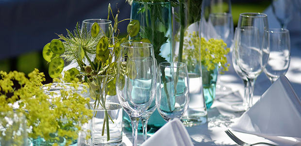Uppdukat sommarbord.