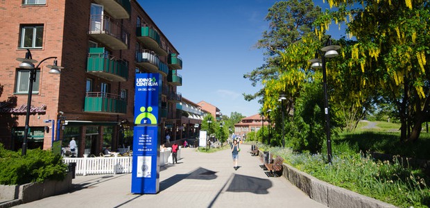 Lidingö centrum, skylt och gångstråk