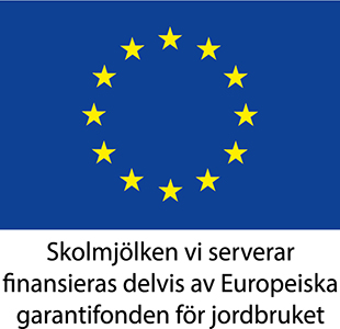 Logga med EU-flaggan och texten: Skolmjölken vi serverar finansieras delvis av Europeiska garantifonden för jordbruket.