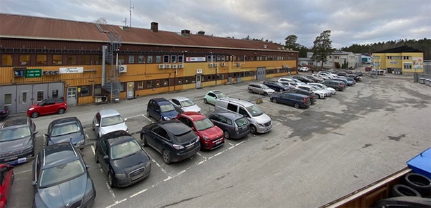 Parkering med bilar i Stockby