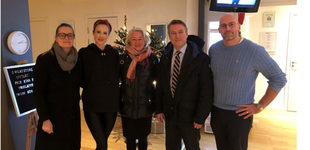 Företagsbesök hos Miramadi Training. På bilden från vänster: Malin Rosenqvist, näringslivschef, Ebba Nyberg, driftansvarig, Birgitta Sköld, LP, vice ordförande i kommunstyrelsen och ordförande i omsorgs-och socialnämnden, Daniel Källenfors, M, ordförande i kommunstyrelsen och Marcus Miramadi, grundare.