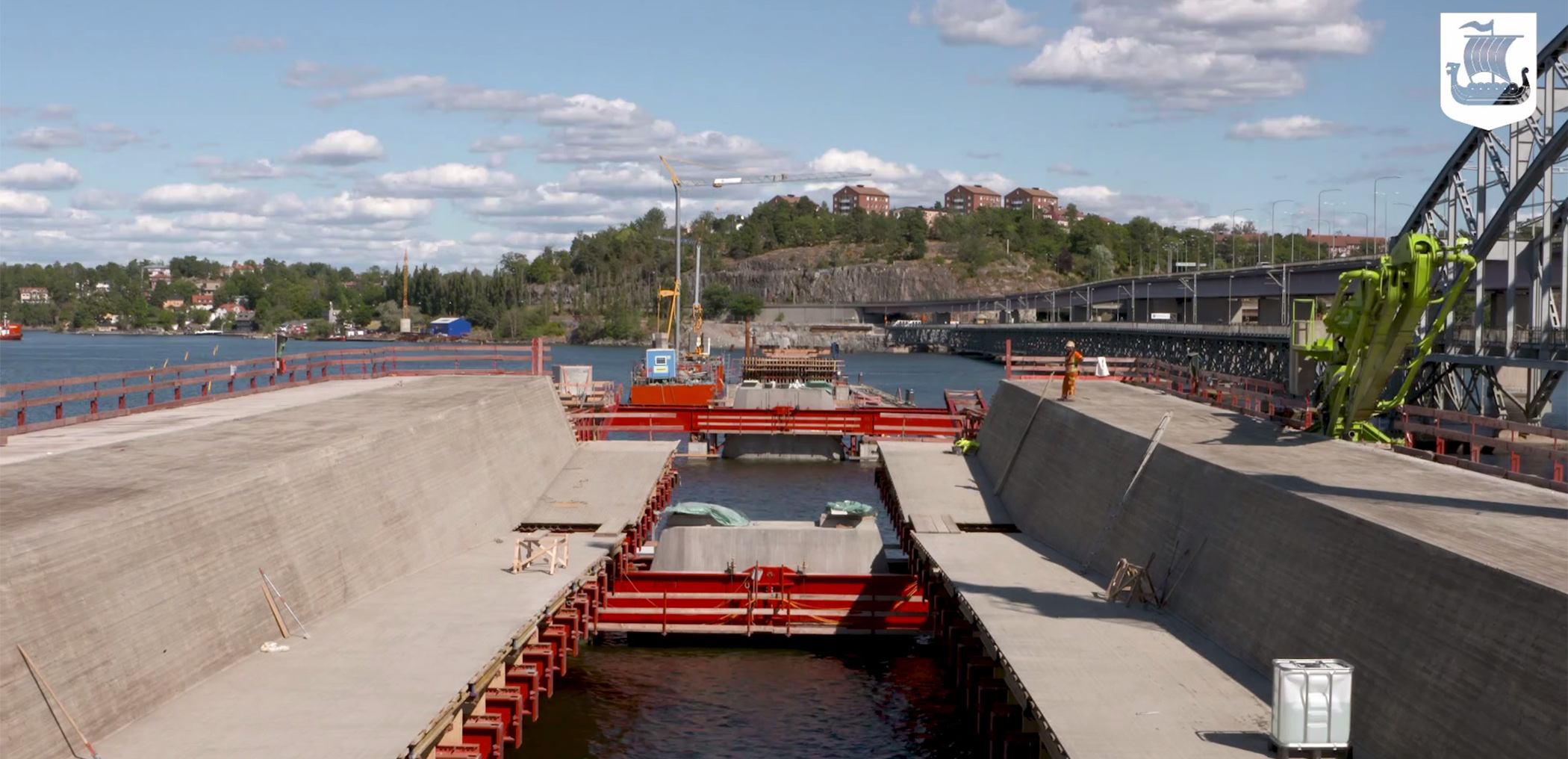 Byggnation av det första brospannet till den nya bron mellan Lidingö och Stockholm, Lilla Lidingöbron.