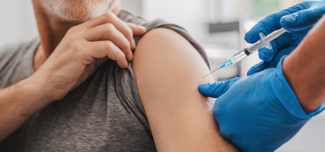 Person som får vaccination.