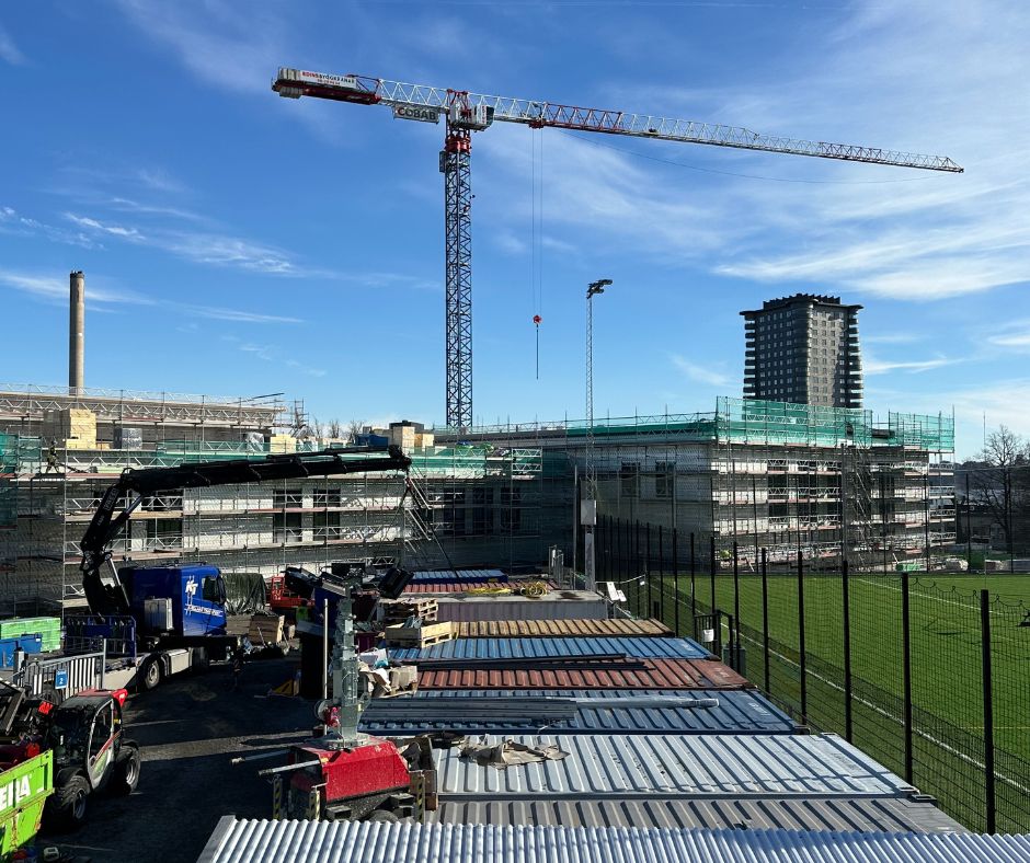 Byggplatsen för simhallen i Dalénum.