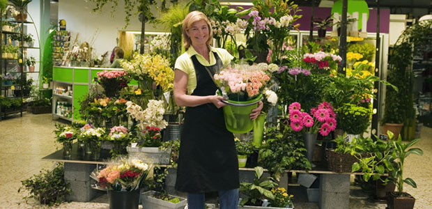 företagare som säljer blommor