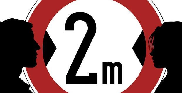 Siluett av två personer med texten 2m mellan dem