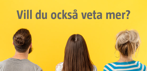 Tre ungdomar som tittar på texten Vill du också veta mer?
