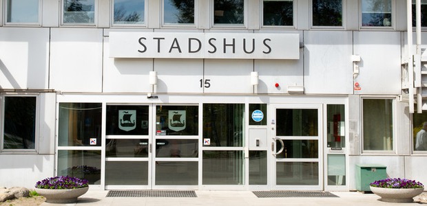 Entrén till Lidingö stadshus