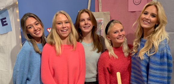 Nova Afsenius, Vilda Falk, Clara Jansson, Alice Leander, Tove Söderbergs företag Happy Tote UF belönades med Bästa pitch Draknästet.
