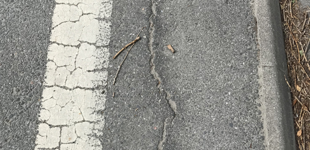 Dålig asfalt.