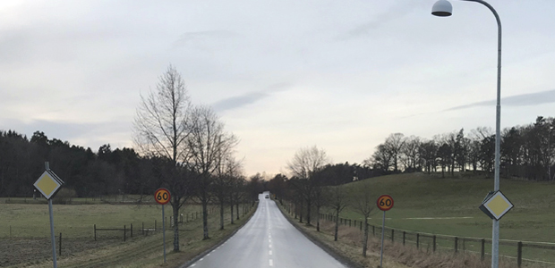 Trafikskyltar på väg vid Elfvik.