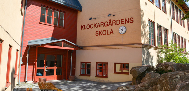 Klockargårdens skola, entrén