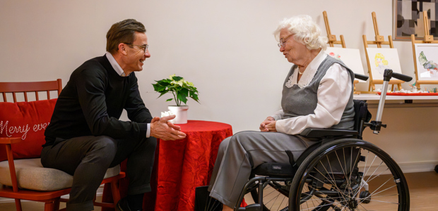 Statsministern och Ulla pratar om äldreomsorgen