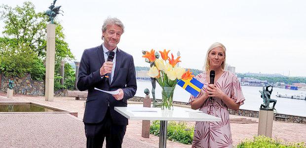 John Svensson och Hanna Andersson programleder nationaldagsfirandet